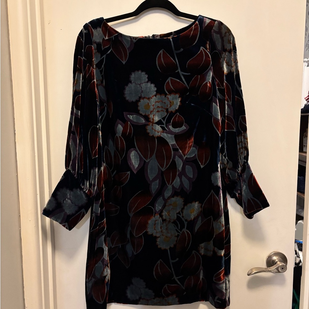 NWT STUNNING Ann Taylor Long Sleeve Blues & Burgundy Floral Velvet Shift Dress! - Picture 2 of 12